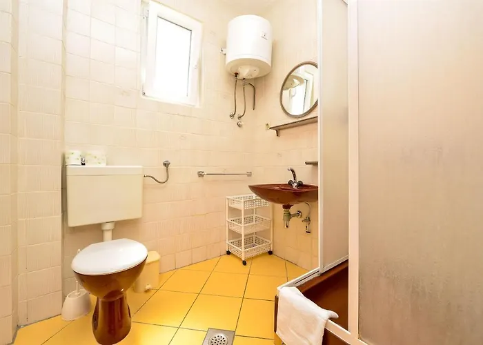 Ana Apartamento *